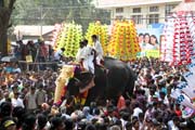 Thaipooya Mahotsavam Festival. Chr�m Sree Maheswara Temple v Koorkancheri ve m�st� Thrissur, Kerala. Indie.