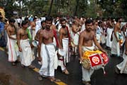 Thaipooya Mahotsavam Festival. P�ich�z� dal�� proces�. Thrissur, Kerala. Indie.